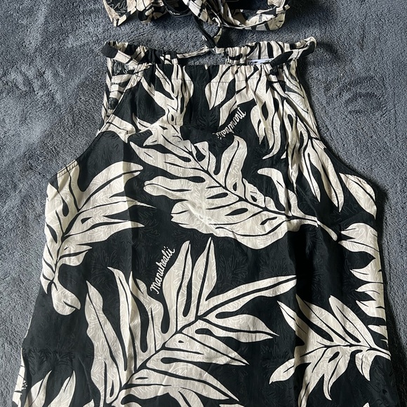 Manuhealii Tops - Manuhealii Black and White Tropical Blouse